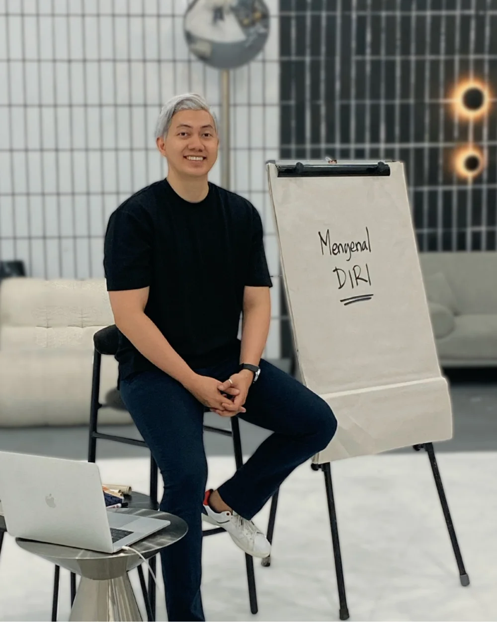 Coach Jose Aditya saat mengajar di TruLav Sisterhood